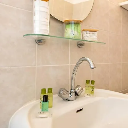 Heart Of Saint-germain Only 3 Minutes From The Amaizing Luxembourg Gardens Appartamento Parigi