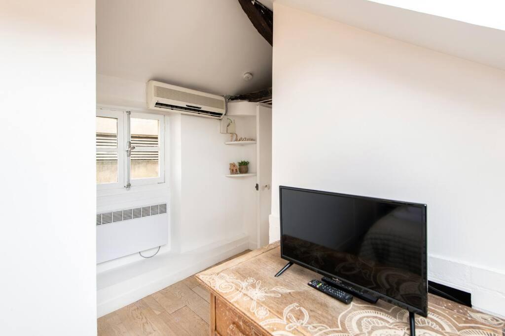 Heart Of Saint-germain Only 3 Minutes From The Amaizing Luxembourg Gardens Appartamento Parigi